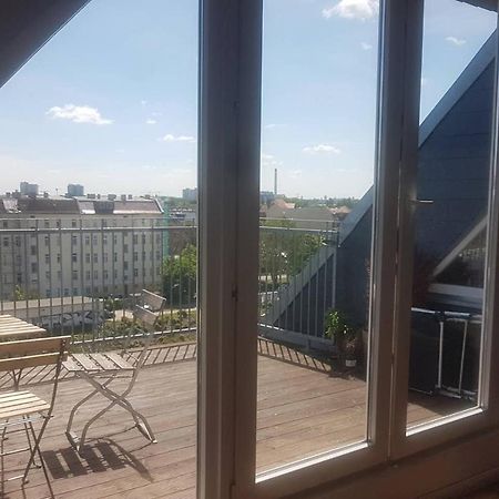 Helle Dachgeschosswohnung Fuer 8 Personen In Zentraler Lage Berlin Bagian luar foto