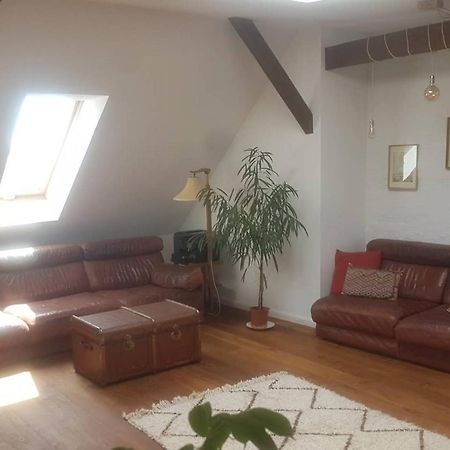 Helle Dachgeschosswohnung Fuer 8 Personen In Zentraler Lage Berlin Bagian luar foto