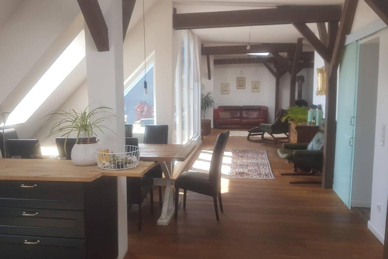 Helle Dachgeschosswohnung Fuer 8 Personen In Zentraler Lage Berlin Bagian luar foto