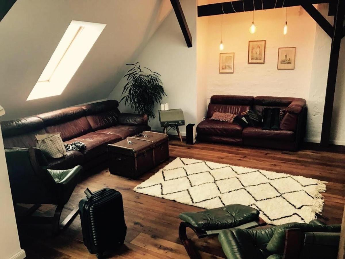 Helle Dachgeschosswohnung Fuer 8 Personen In Zentraler Lage Berlin Bagian luar foto