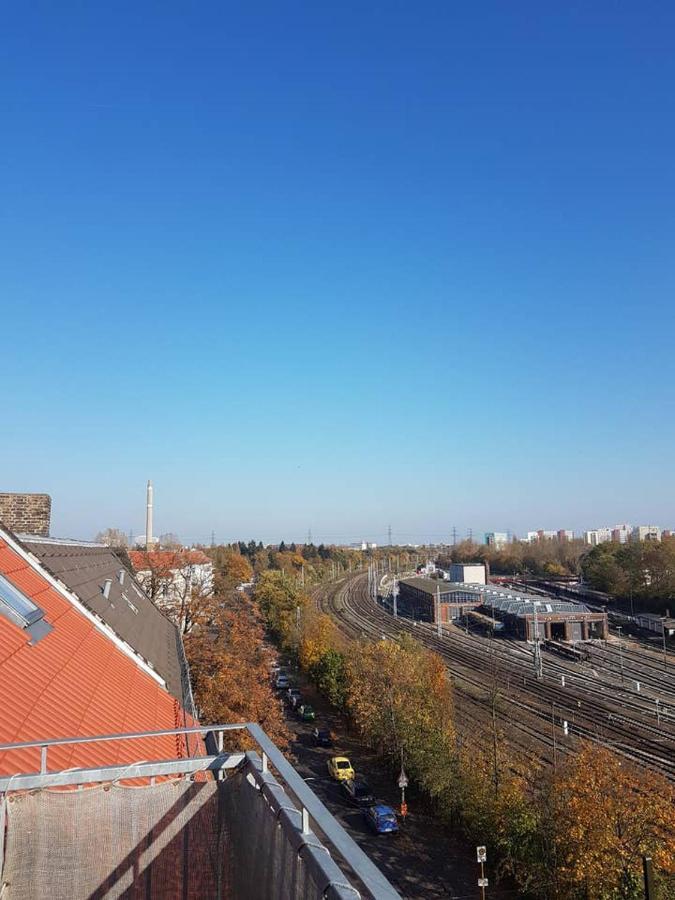 Helle Dachgeschosswohnung Fuer 8 Personen In Zentraler Lage Berlin Bagian luar foto